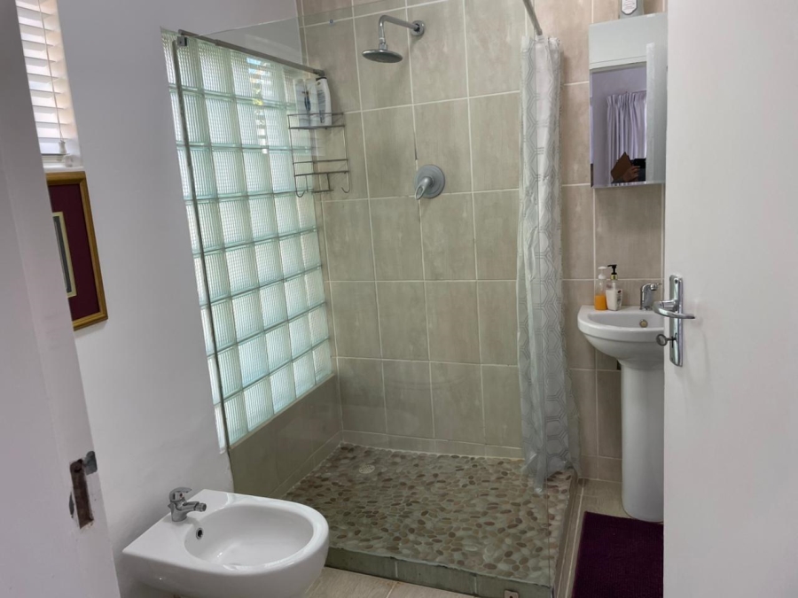 5 Bedroom Property for Sale in West Bank Eastern Cape